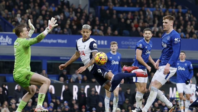 Everton storm to first win in Moyes' second spell against sorry Spurs