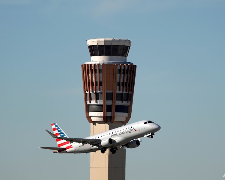 Major US air traffic staffing shortages snarl thousands of flights