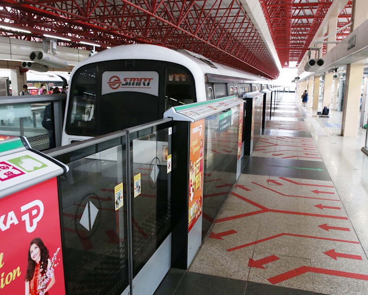 Signal and train faults delay rush-hour commute on Circle, East West Lines