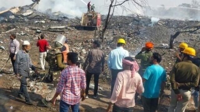印度一家烟火厂爆炸 至少八人死80人伤