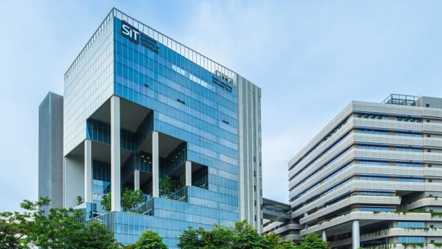 经发局与大学和业者合作 助制造业员工考取大学学位
