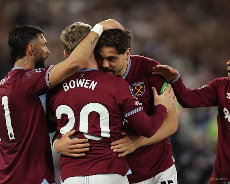 West Ham out of relegation zone with 4-0 win over Wolves
