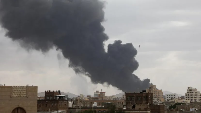 Israel serang lapangan terbang utama Yaman di Sanaa Israel serang lapangan terbang utama Yaman di Sanaa