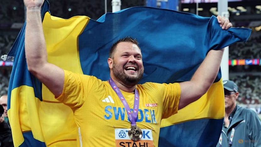 Stahl leaves it late to win discus gold in delayed final