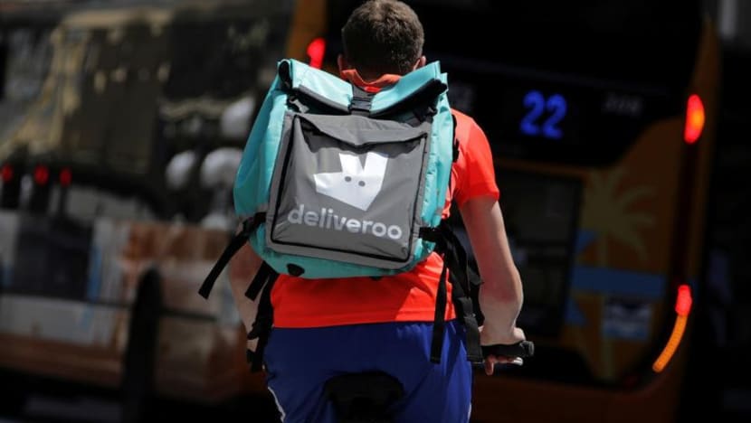 Penghantar makanan Deliveroo dakwa raih pendapatan S$7,095; namun diragui penghantar lain Penghantar makanan Deliveroo dakwa raih pendapatan S$7,095; namun diragui penghantar lain