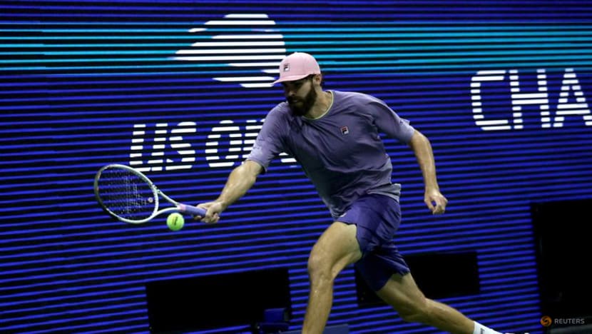 Buzz cut, bright start as Alcaraz charges into US Open second round