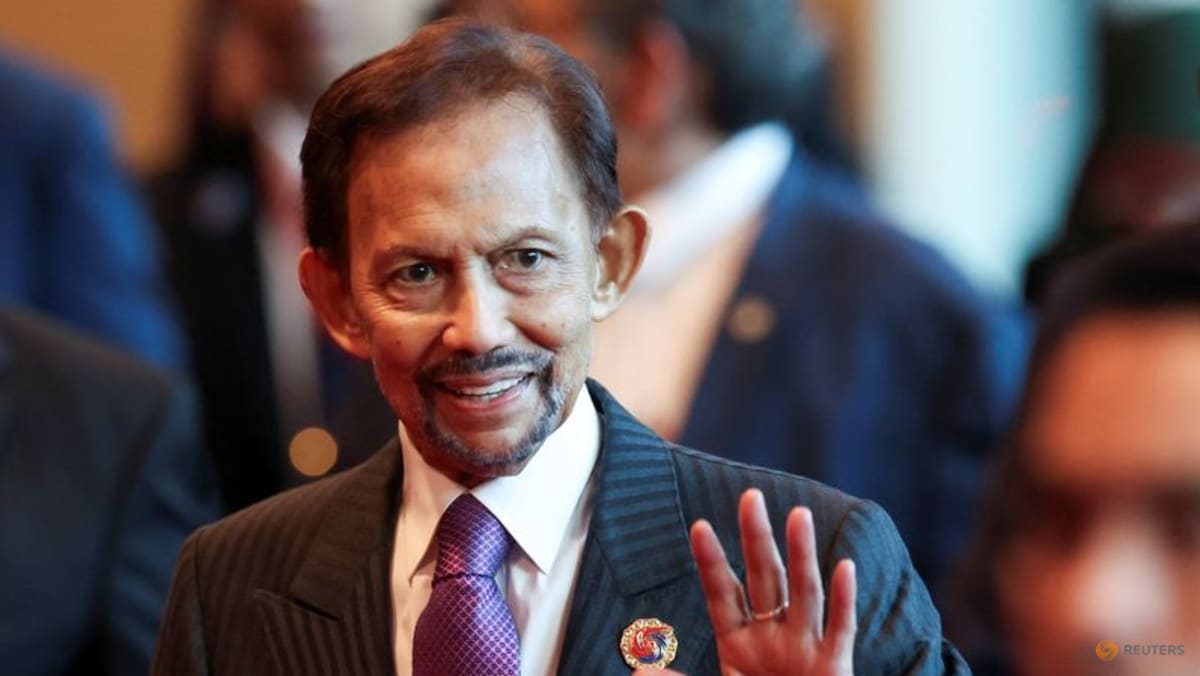 Brunei sultan to undergo knee replacement surgery