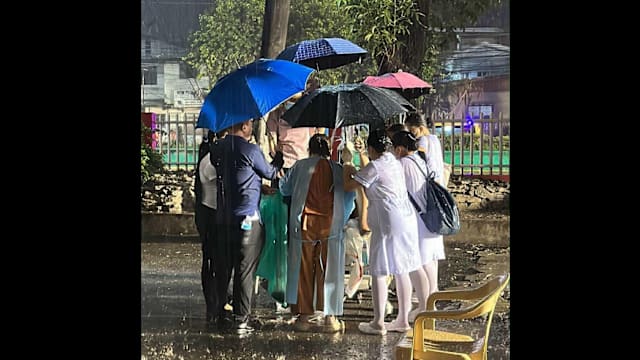 菲律宾孕妇临盆遇地震  雨天在路边产子