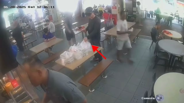 男子30秒偷走四份鸡饭 摊主呼吁有需要者可主动求助