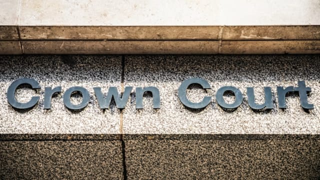 英国男子被控对前妻下药强奸 另五人涉案