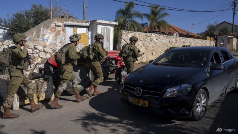 Israel-Hezbollah truce holds, displaced Lebanese begin to journey home Israel-Hezbollah truce holds, displaced Lebanese begin to journey home
