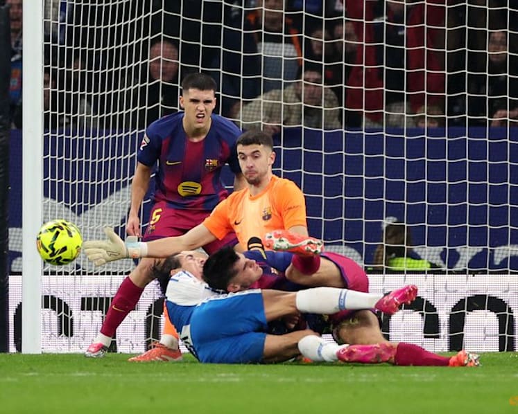 Barca boss Flick hails Garcia after goalkeeper stars against former club