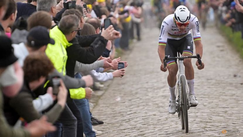 French officials investigate bottle attack on Van der Poel