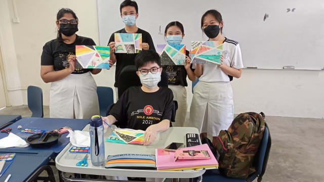 患病须以轮椅代步 A水准考生坚持到学校上课并考获佳绩