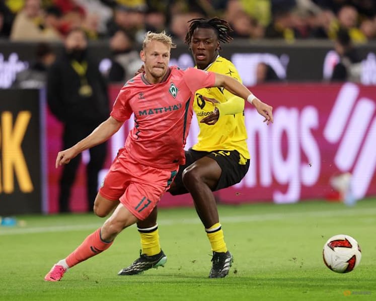 Fullkrug haunts former side as Bremen battle for 2-2 draw at Dortmund