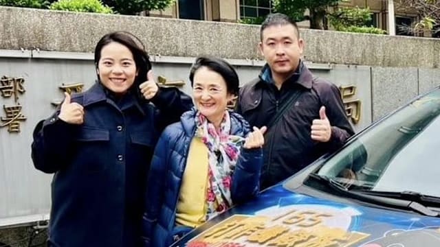 曾陪同巡回的女警车祸身亡，谭艾珍悲痛发声