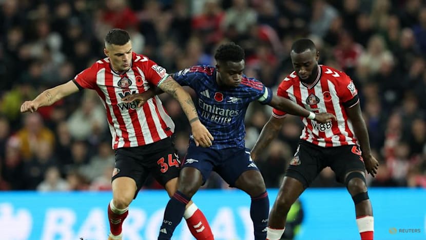 Arsenal's winning streak ends, Chelsea up to second, Man United draw at Spurs