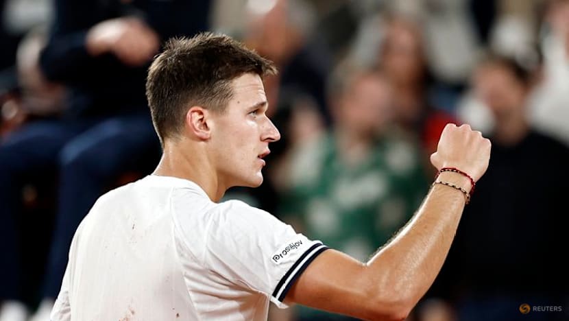 Resolute Mensik makes Paris semis, Andreeva and Kostyuk set up meeting