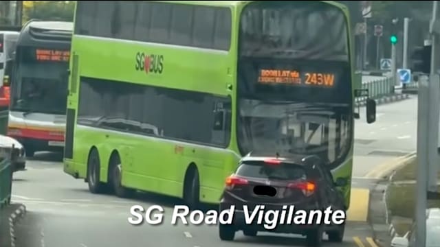 轿车裕廊西逆向行驶 多辆巴士汽车被迫让路 
