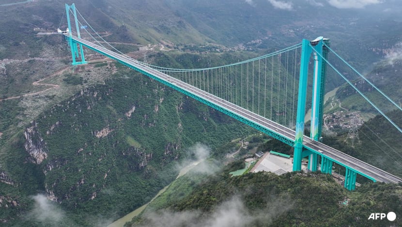 World's highest bridge opens to traffic in China