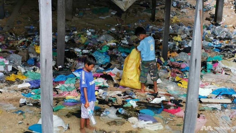 Living in a sea of trash: Sabah’s stateless children face bleak future Living in a sea of trash: Sabah’s stateless children face bleak future