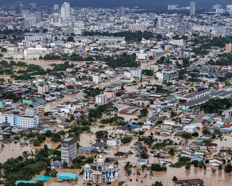 'A hero': Singaporean thanks Thai man who rescued missing father from Hat Yai floods