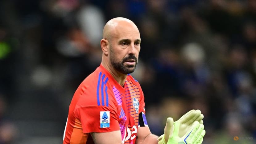 Former Spain, Liverpool goalkeeper Reina announces retirement