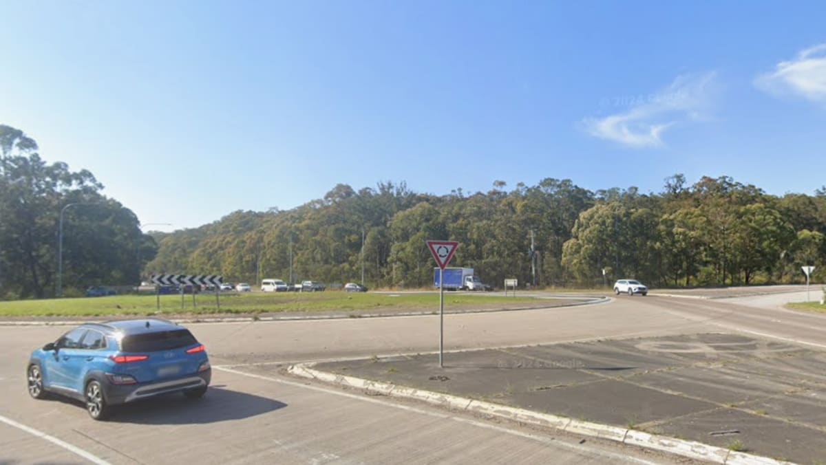 Car crashes into crowd in Australia, ten injured - CNA
