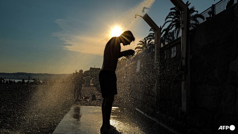 France records around 1,000 excess deaths in heatwave