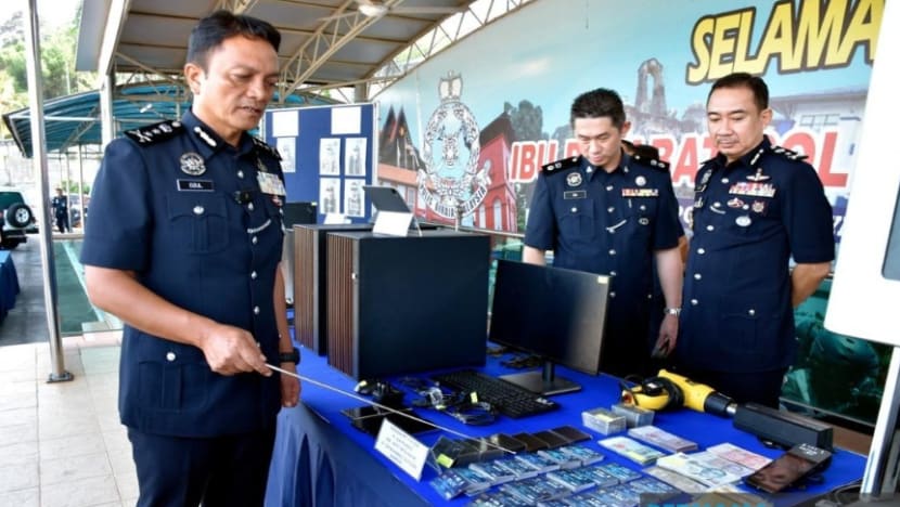 Lelaki SG diberkas polis Melaka dalam sindiket proses kad debit palsu untuk pasaran Jepun