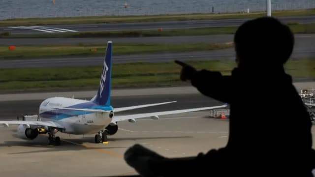 日本羽田机场发生飞机碰撞事故 机场紧急关闭跑道