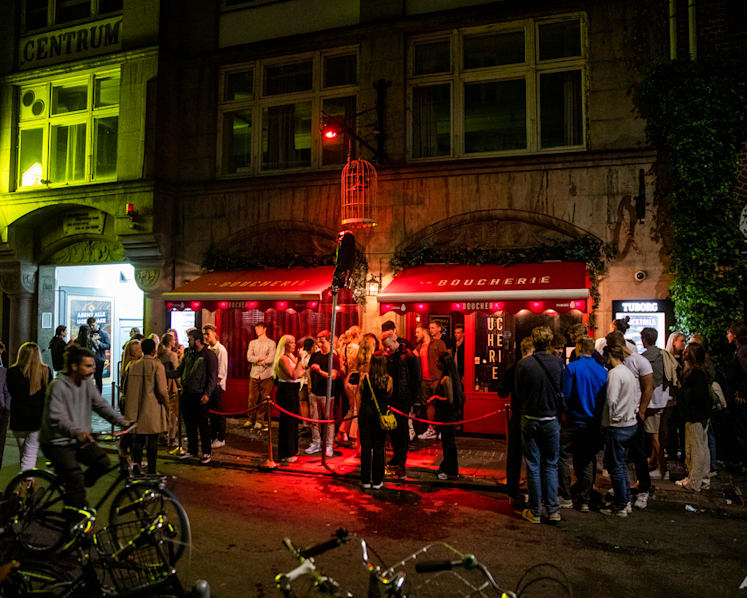 Sweden orders cafes, eateries to close at 11 pm