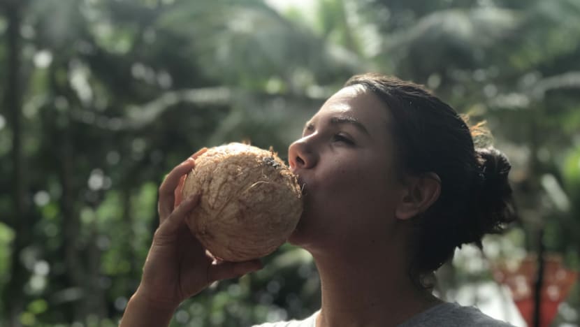 Manfaat air kelapa hijau untuk kesihatan yang tidak diketahui ramai