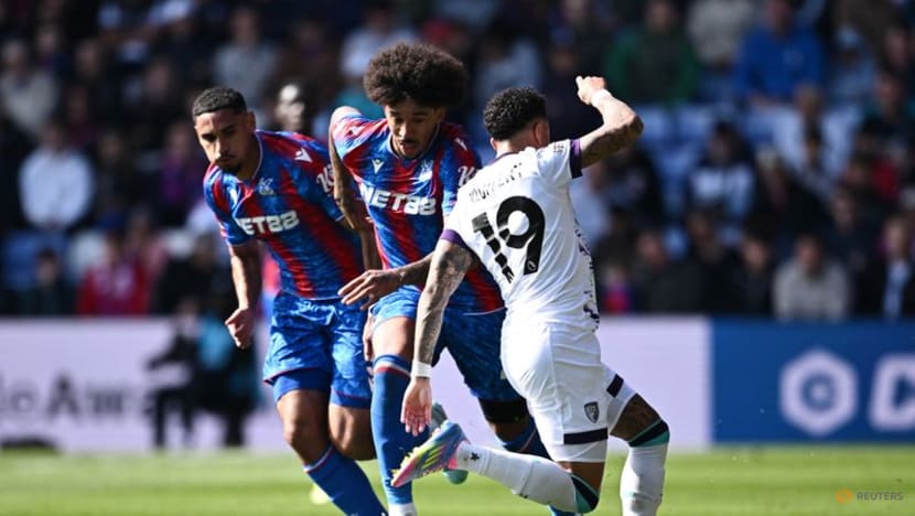 Frustrated Bournemouth held to 0-0 draw at 10-man Palace