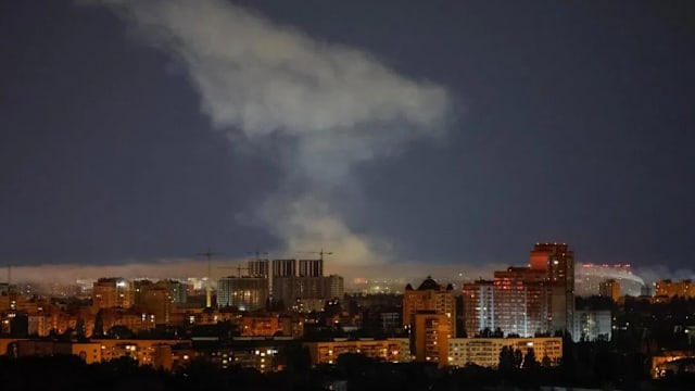 俄乌连夜互相发动空袭 导致多人死伤