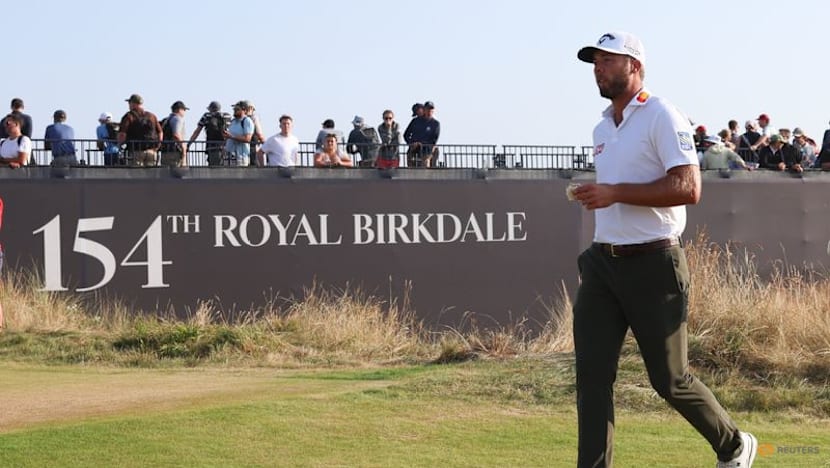 From delivery room to Claret Jug dream, Burns takes Open lead