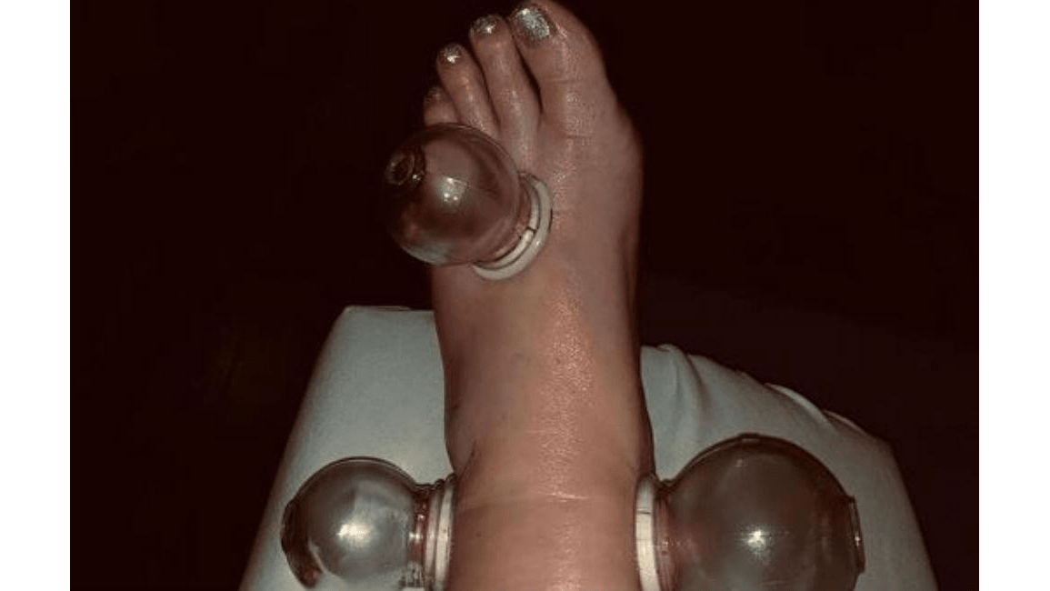 Jessica Simpson finds solution for swollen feet - 8days