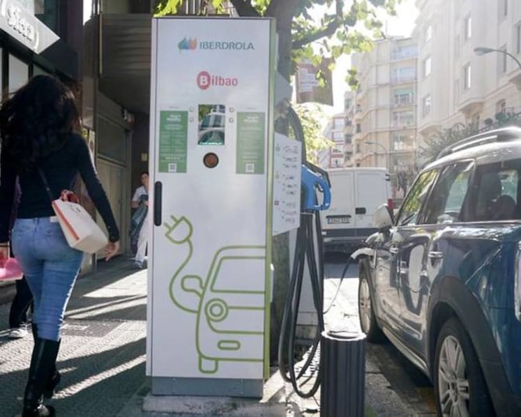 Deployment of EU electric vehicle charging stations too slow, auditors say