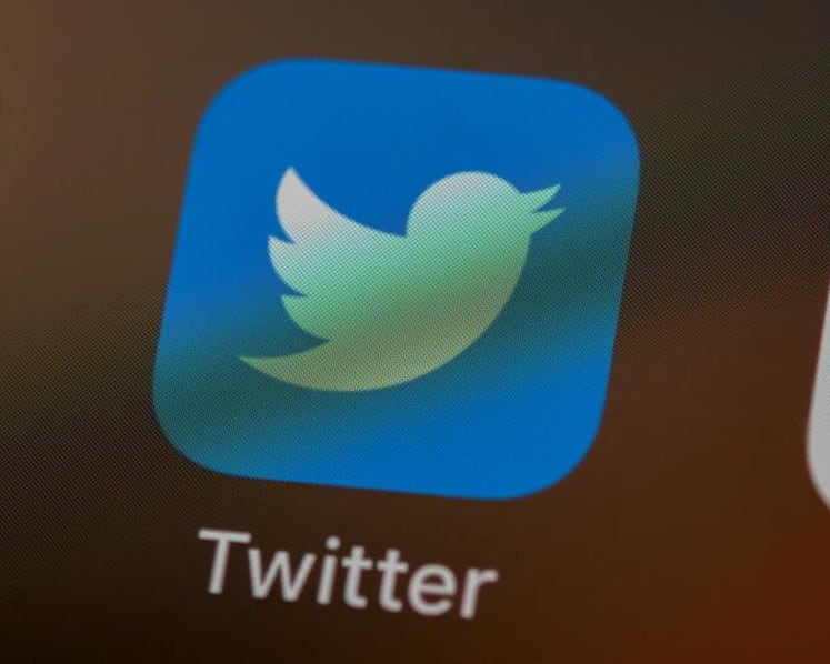 Man posed as woman on Twitter using girlfriend’s erotic photo, told sad stories to scam man of S$9,000