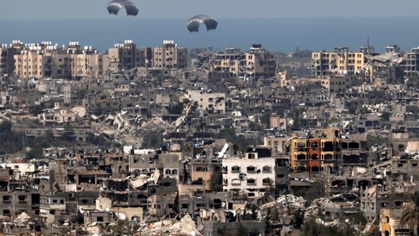 Palestinians drown reaching air drops, as Israel says truce talks at 'dead end' Palestinians drown reaching air drops, as Israel says truce talks at 'dead end'