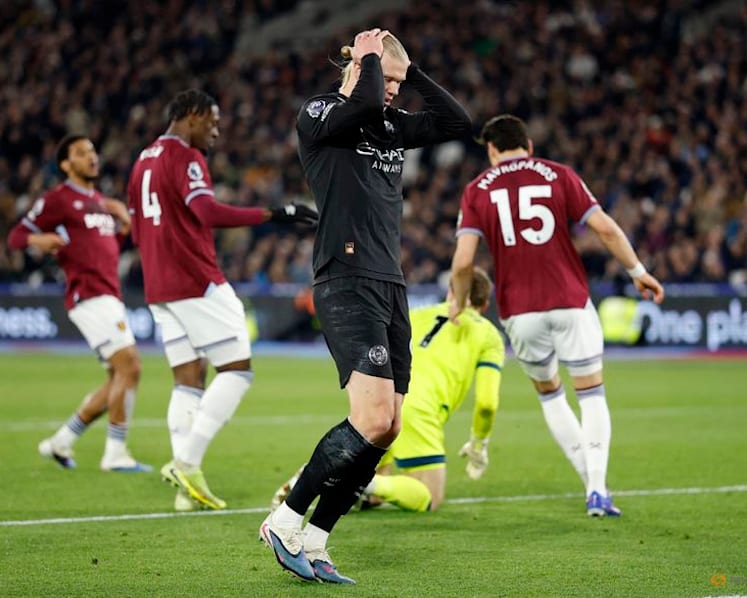 Man City lose ground on Arsenal with draw at West Ham