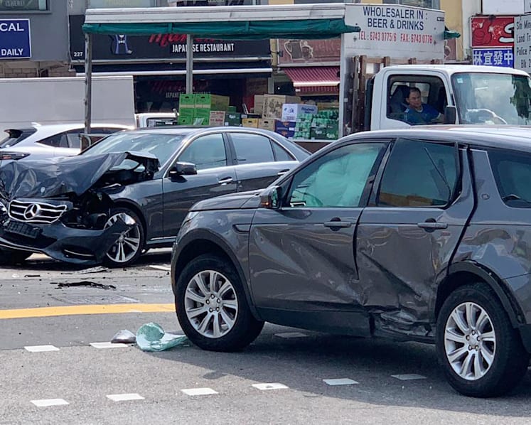 5 people hospitalised after Upper Thomson Road accident leaves car flipped over