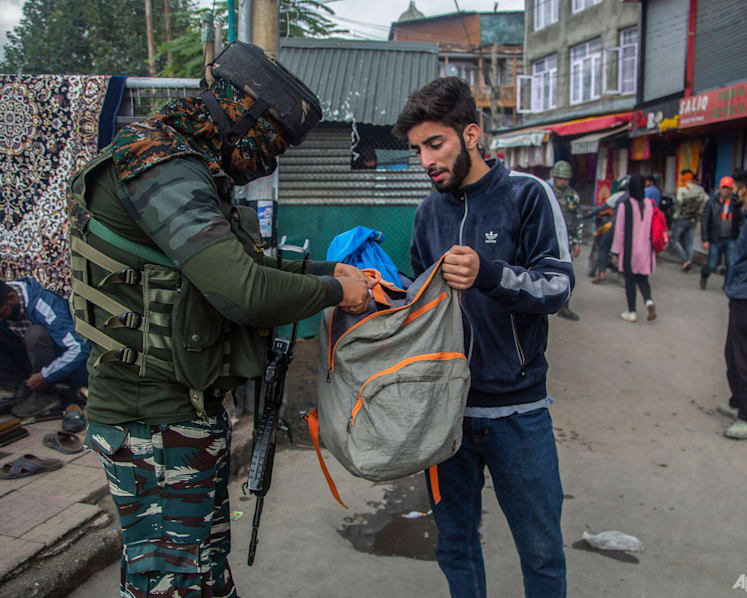 Indian troops kill 5 suspected militants in Kashmir fighting