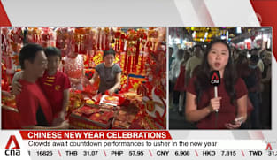 Hundreds flock to Chinatown for final sales, usher in the Year of the Horse