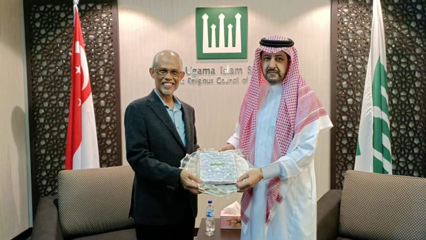 Sumbangan 16 tan kurma lambang ikatan kukuh S'pura-Saudi; Masagos luah harapan hubungan terus mekar