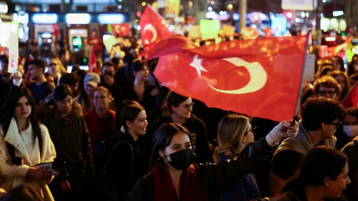 Türkiye detains lawyer for opposition leader Imamoglu amid protest crackdown Türkiye detains lawyer for opposition leader Imamoglu amid protest crackdown