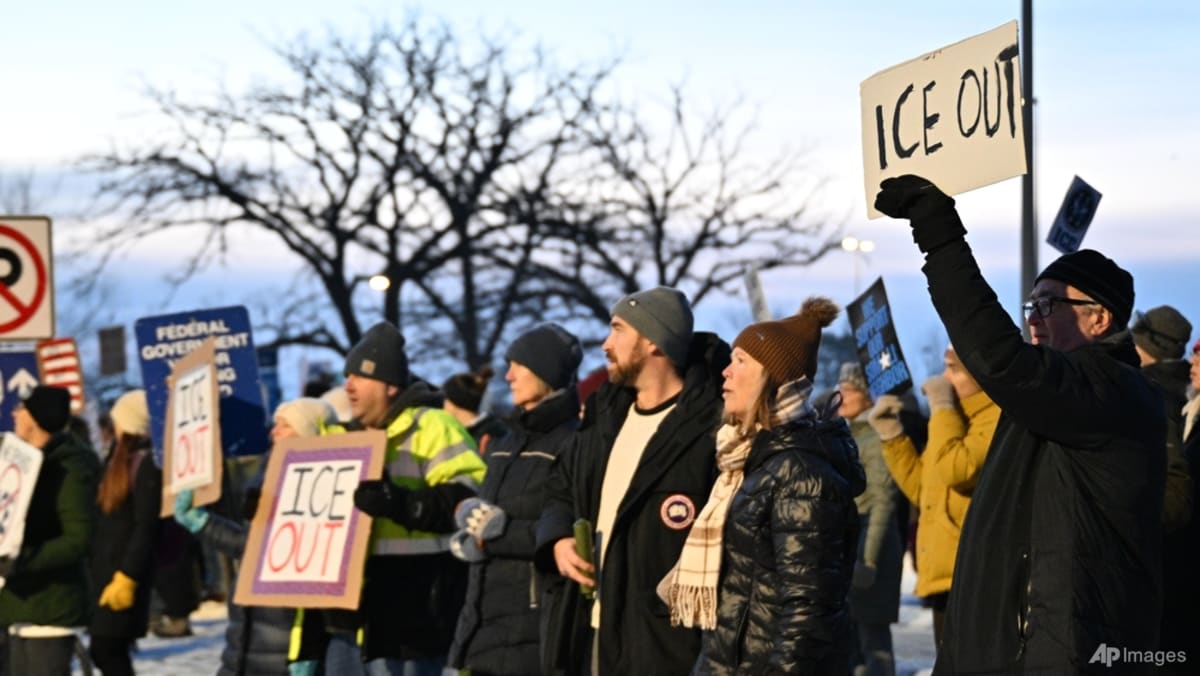 ICE fatal shooting of woman leaves Minneapolis on edge