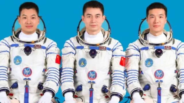 中国神舟十八号载人飞船明晚发射