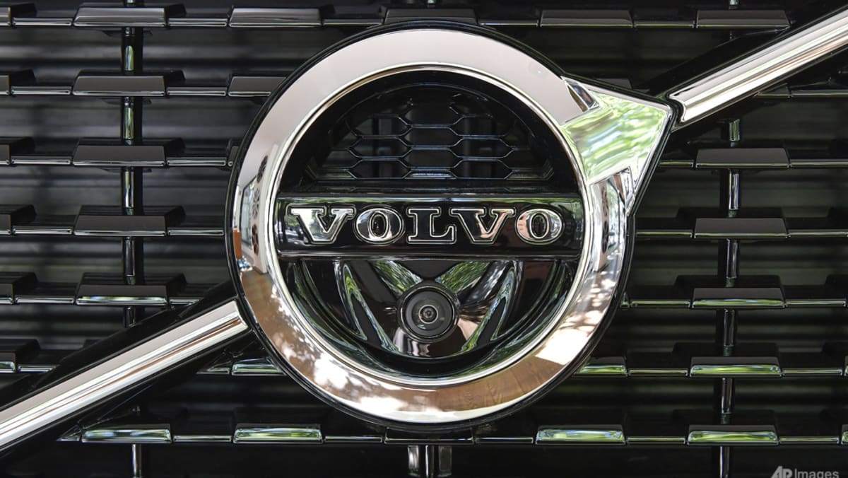 Volvo to cut up to 800 US jobs as Trump’s tariffs bite Volvo to cut up to 800 US jobs as Trump’s tariffs bite
