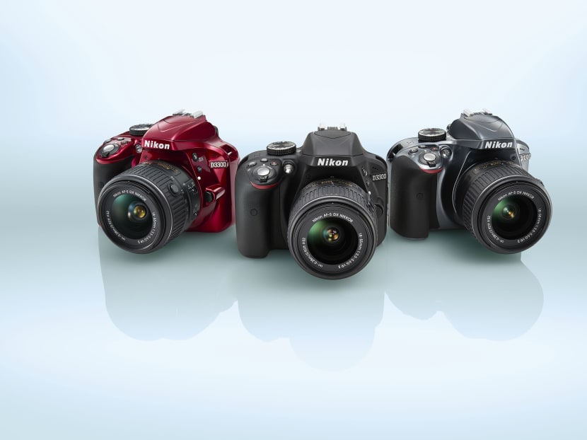 Nikon announces new DSLR with retractable kit lens